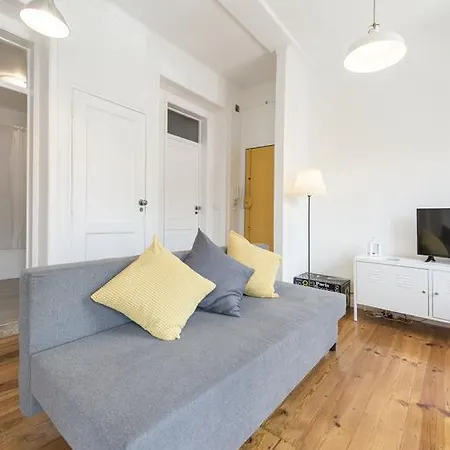 Cozy Apartment With Castel View Apartment