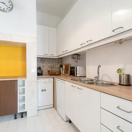 Cozy Apartment With Castel View