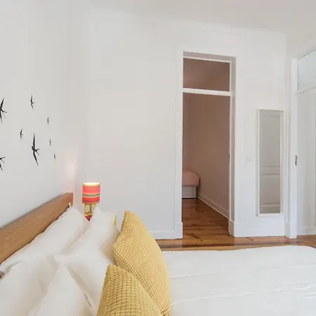 Cozy Apartment With Castel View Lisbon