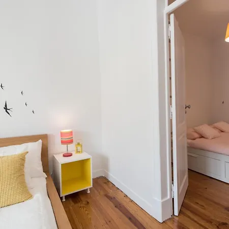 Cozy Apartment With Castel View Lisbon