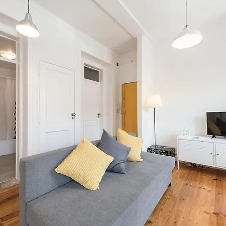 Cozy Apartment With Castel View