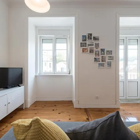 Cozy Apartment With Castel View Lisbon