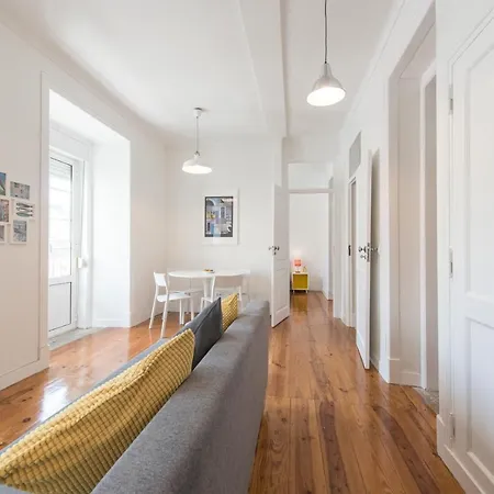 Cozy Apartment With Castel View Lisbon