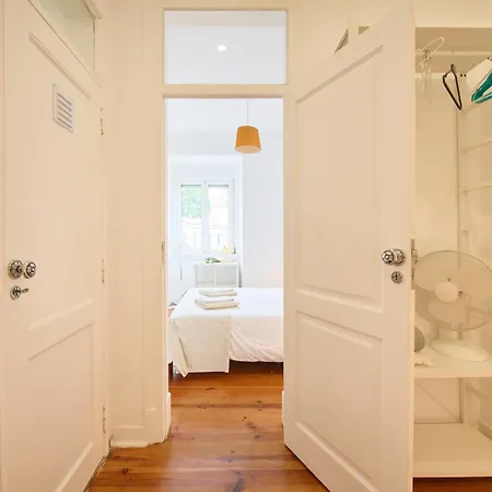 Cozy With Castel View * Lisboa