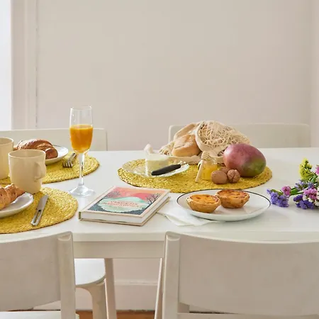 Cozy With Castel View شقة