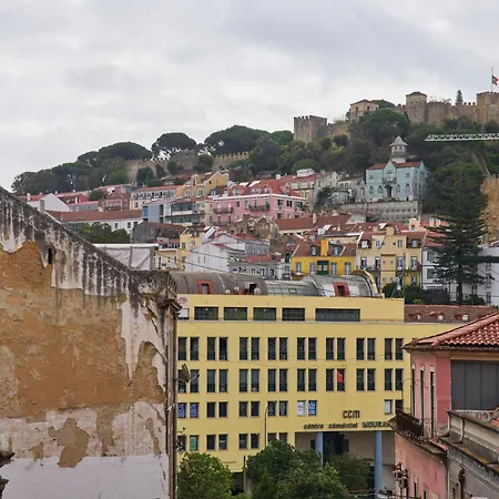 Cozy With Castel View شقة Lisboa