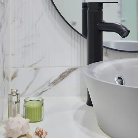 Апартаменты Cozy With Castel View Лиссабон