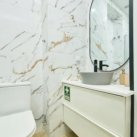 Cozy With Castel View Апартаменты *