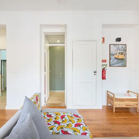 Cozy With Castel View * Lisboa