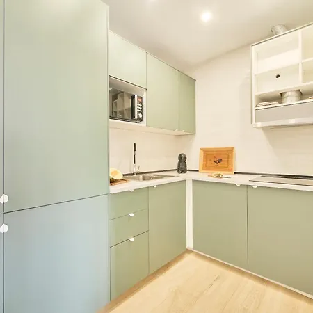 Cozy With Castel View דירה