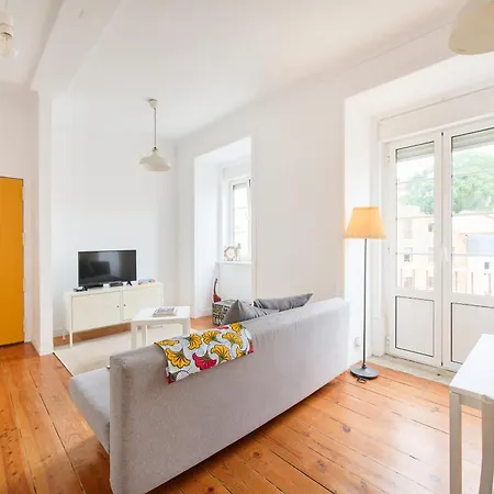 דירה Cozy With Castel View *