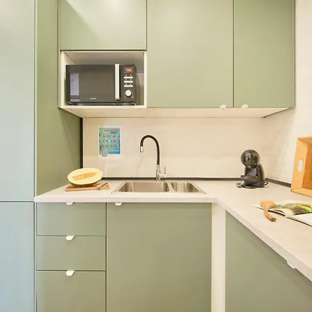 Cozy With Castel View * ליסבון