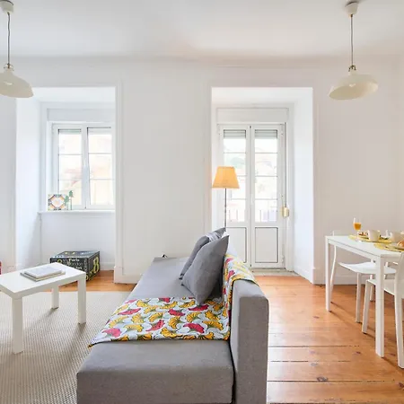 דירה Cozy With Castel View *