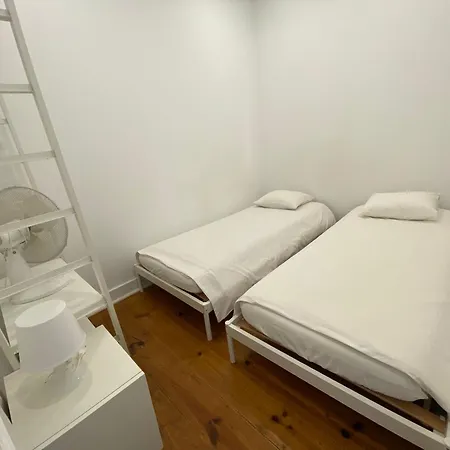 Cozy With Castel View Appartement