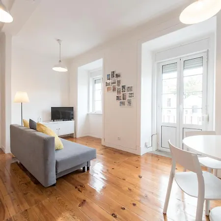 Cozy With Castel View Apartamento *