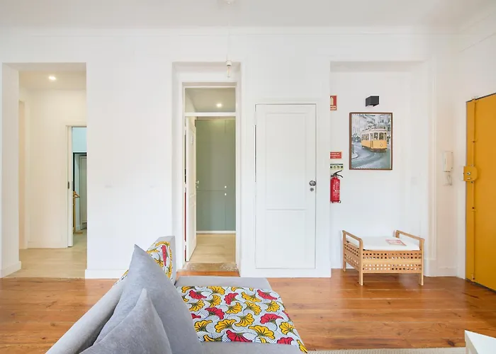 Cozy With Castel View * Lisboa