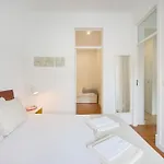 Cozy Apartment With Castel View