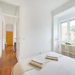 Cozy Apartment With Castel View Lisbon