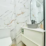 Cozy With Castel View Apartamento *