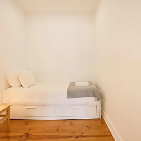 Cozy With Castel View Daire *