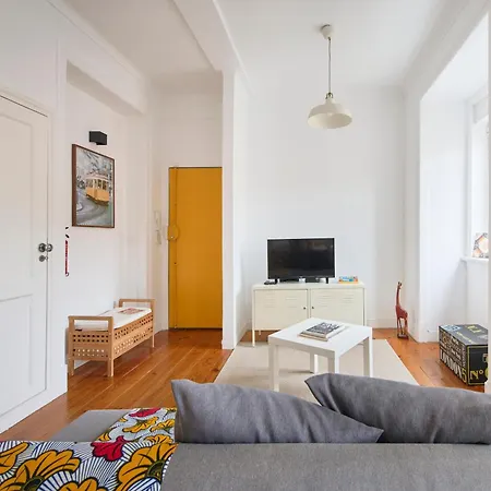 דירה Cozy With Castel View ליסבון
