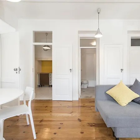 Cozy Apartment With Castel View
