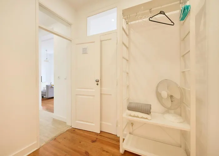 Appartement Cozy With Castel View Lissabon